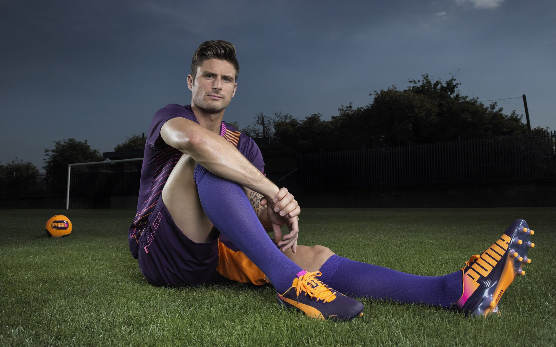 利物浦不断突破！，西亚卡姆连续二十场比赛得分超过重返赛场全场沸腾不已